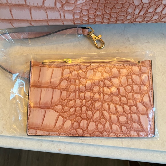 De Vesti Blush Croc-Embossed Tote and Pouch Set - Picture 3 of 7